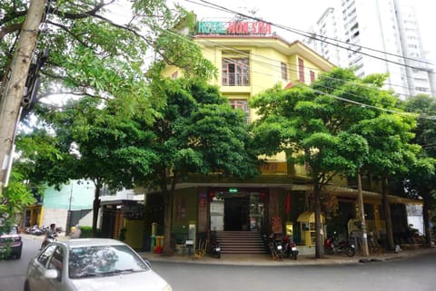 Property building, Day, Neighbourhood