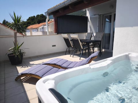 Hot Tub, View (from property/room), Balcony/Terrace, sunbed