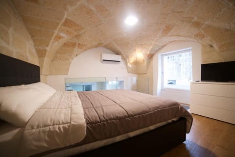 TV and multimedia, Photo of the whole room, Decorative detail, Bedroom
