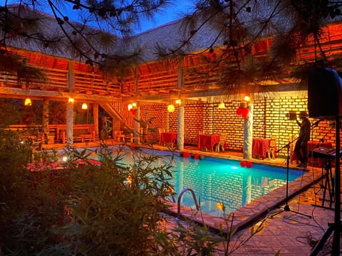 Swimming pool