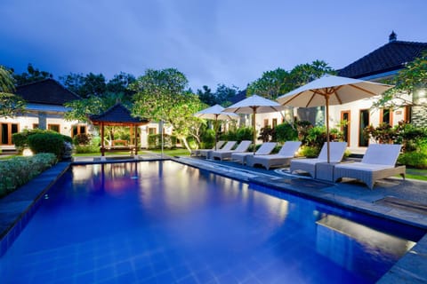 View (from property/room), Pool view, Swimming pool, Swimming pool, Inner courtyard view