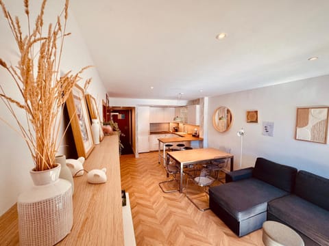 Kitchen or kitchenette, Living room