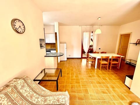 Frau, grazioso trilocale in centro a Numana con spazio esterno Apartment in Numana