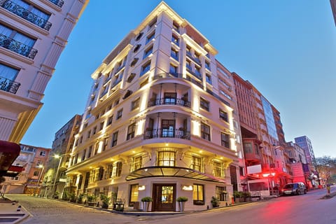 Facade/entrance