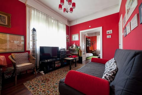 Restaurant/places to eat, Spring, Bed, Day, People, Children play ground, Hot Spring Bath, Nightclub / DJ, Other, Decorative detail, Evening entertainment, Bedroom, Pets, Pets, City view, City view, Area and facilities, Supermarket/grocery shop, Shopping Area, older children, Family