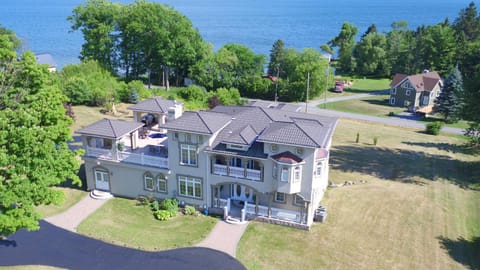 Facade/entrance, Bird's eye view