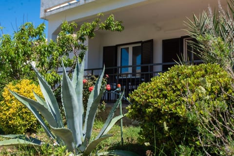 Property building, Garden, Balcony/Terrace