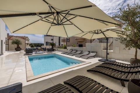 Patio, Day, Natural landscape, Living room, Seating area, Pool view, Swimming pool, sunbed