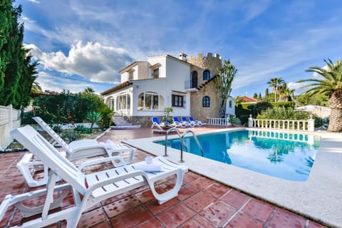 Property building, Swimming pool, sunbed