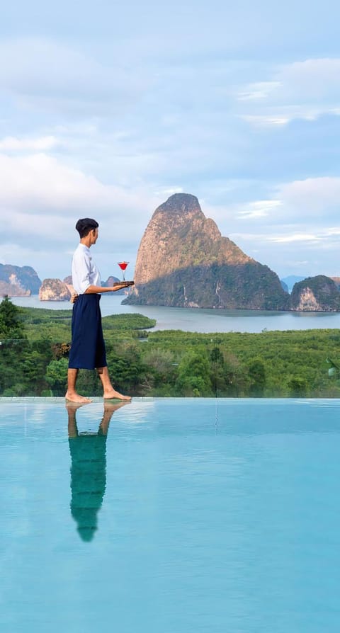 View (from property/room), Landmark view, Sea view, Swimming pool