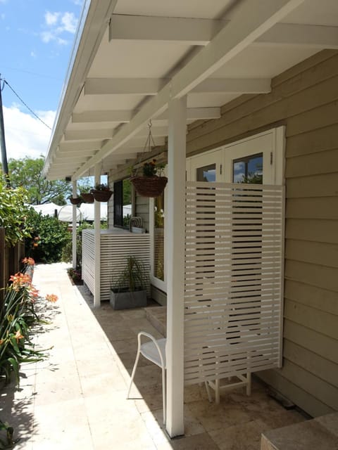 Property building, Patio, Facade/entrance