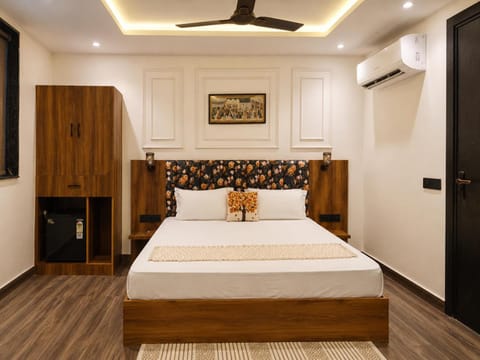 Bed, Photo of the whole room, Bedroom, air conditioner