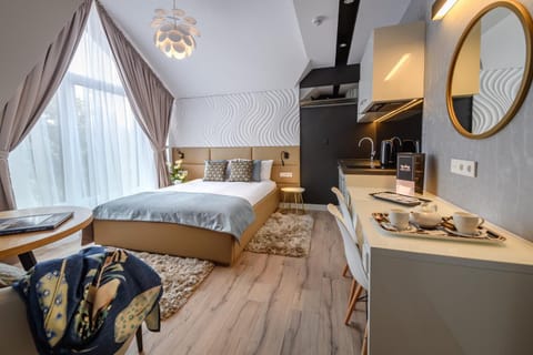 Bed, Kitchen or kitchenette, Photo of the whole room, Dining area