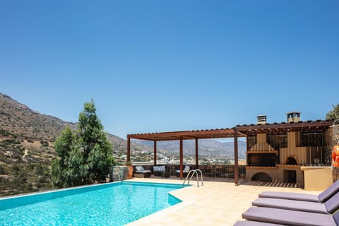 View (from property/room), Mountain view, Swimming pool, sunbed