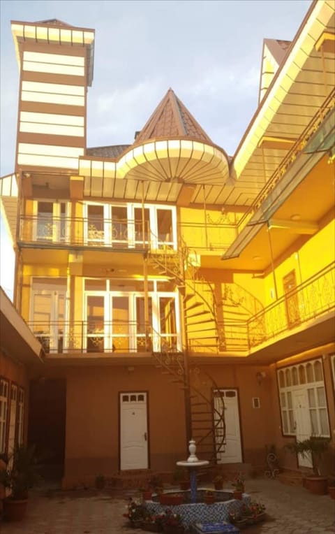 Facade/entrance