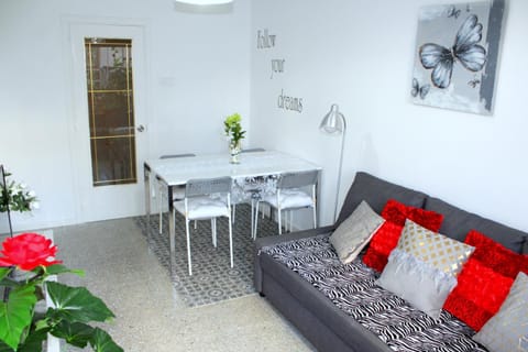 Cosmo Grey Apartment in L'Hospitalet de Llobregat