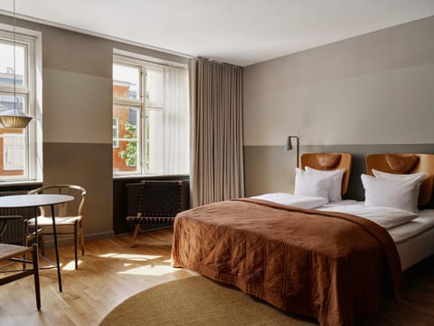 Bed, Seating area, Bedroom