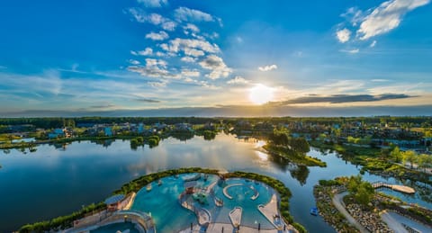 Nearby landmark, Day, Natural landscape, Bird's eye view, Summer, On site, Garden view, Lake view, Pool view, River view, Swimming pool, Swimming pool, Sunrise, Sunset