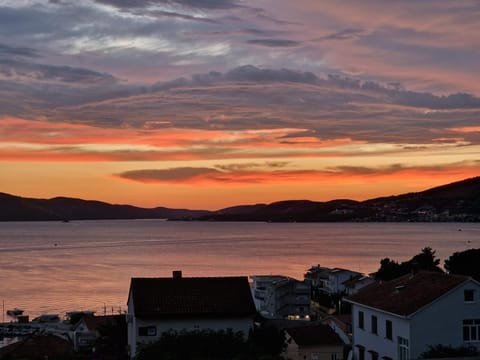 Apartmani Island Apartment in Okrug Gornji