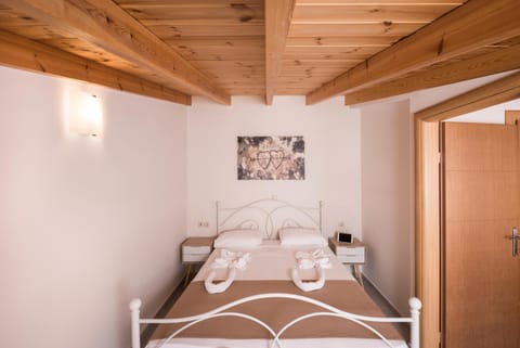 Bed, Photo of the whole room, Decorative detail