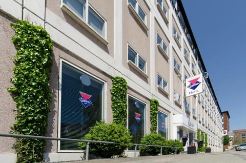 Property building, Facade/entrance, Street view, Parking, internet