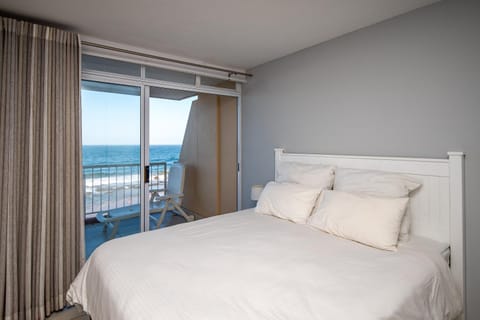 Bed, Balcony/Terrace, Photo of the whole room, Bedroom, Sea view