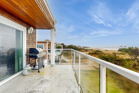 Salt Water Beach House House in Rockaway Beach