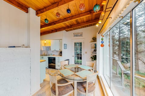 Alicia's Beach House House in Newport