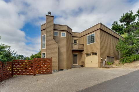 Lake House PlayLand House in Devils Lake
