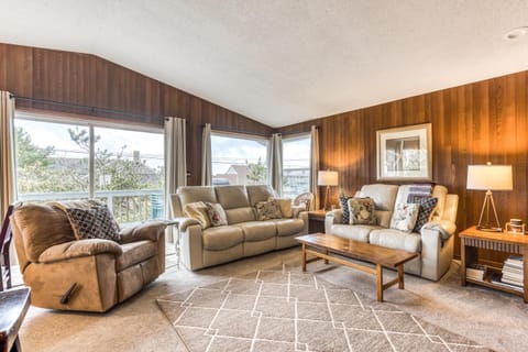 Ocean Vista Vacation Home House in Seaside