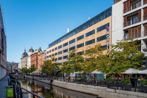 Property building, Day, Neighbourhood, City view, Street view, Location