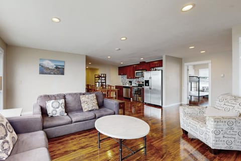 The Whale -Upper House in Lincoln City