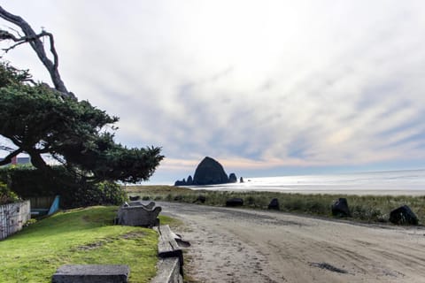 Historic Haystack Cabin Cabin in Cannon Beach