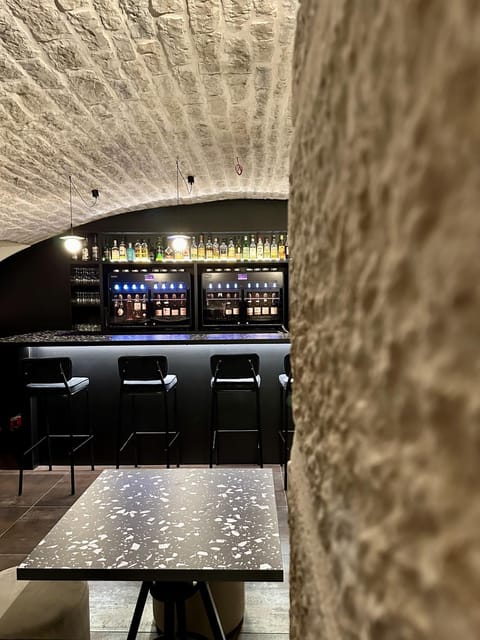 Lounge or bar, Food and drinks, Drinks