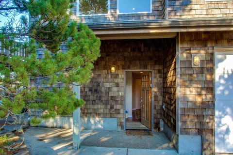 Bridgetender House in Newport