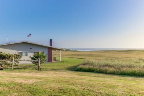 Captain's Quarters Apartment in Gearhart