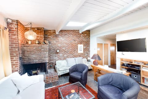 Captain's Quarters Apartment in Gearhart