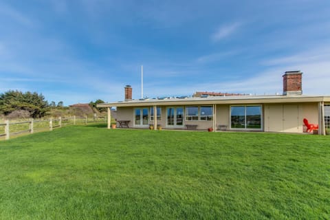 Captain's Quarters Apartment in Gearhart