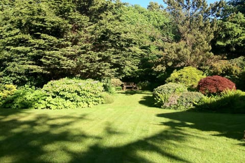 Whispering Seas with Hot Tub! House in Newport