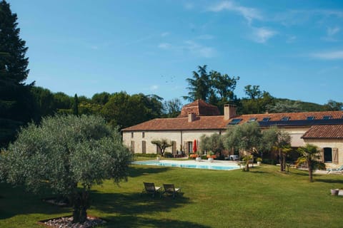 Property building, Garden, Swimming pool, sunbed
