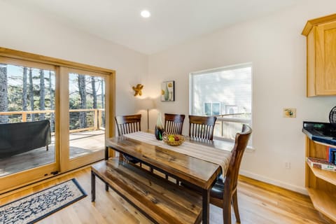 Yaquina Lighthouse View Beach Home House in Newport