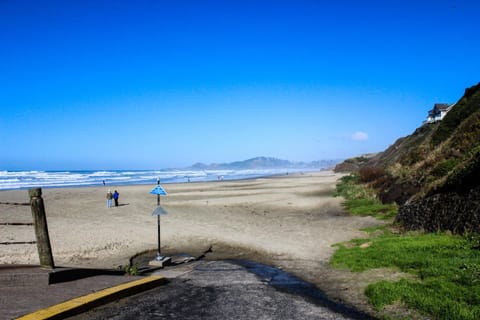 Beach Retreat -- Lower Retreat House in Newport