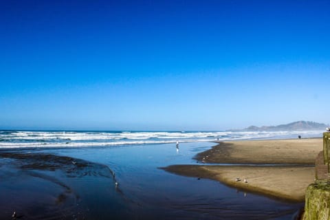 Beach Retreat -- Lower Retreat House in Newport