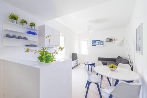 TV and multimedia, Kitchen or kitchenette, Living room, Dining area