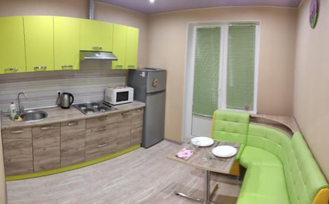 Night, Coffee/tea facilities, Kitchen or kitchenette, Living room, Seating area, Dining area, Autumn, minibar, stove