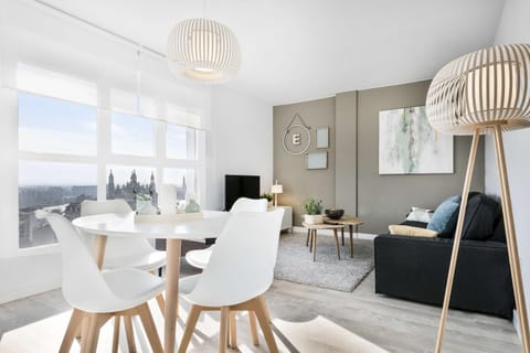 Living room, Dining area, City view, City view, Landmark view, River view, Street view