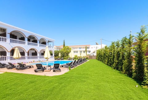 Property building, Garden, Swimming pool
