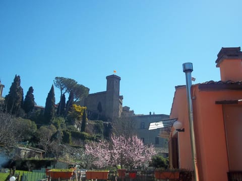 Property building, Nearby landmark, Facade/entrance, Natural landscape, View (from property/room), Floor plan, City view, Garden view, Landmark view