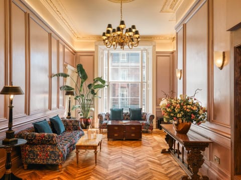 Property building, Seating area