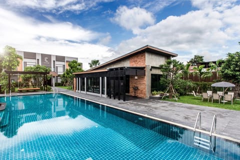 Natural landscape, Swimming pool, Swimming pool, Family, Family